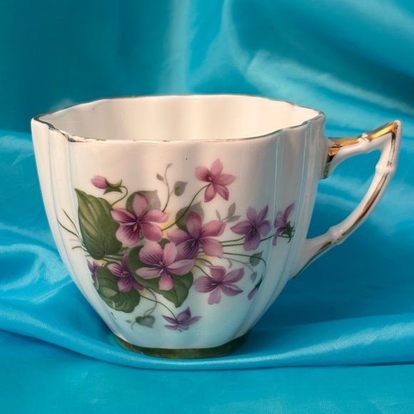 Vintage Royal London Purple Floral Bone China Teacup - Picture 11 of 14